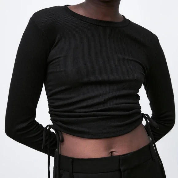 Spotted on Sophie: ZARA RIBBED TOP WITH GATHER DETAIL - Picture 4 of 13